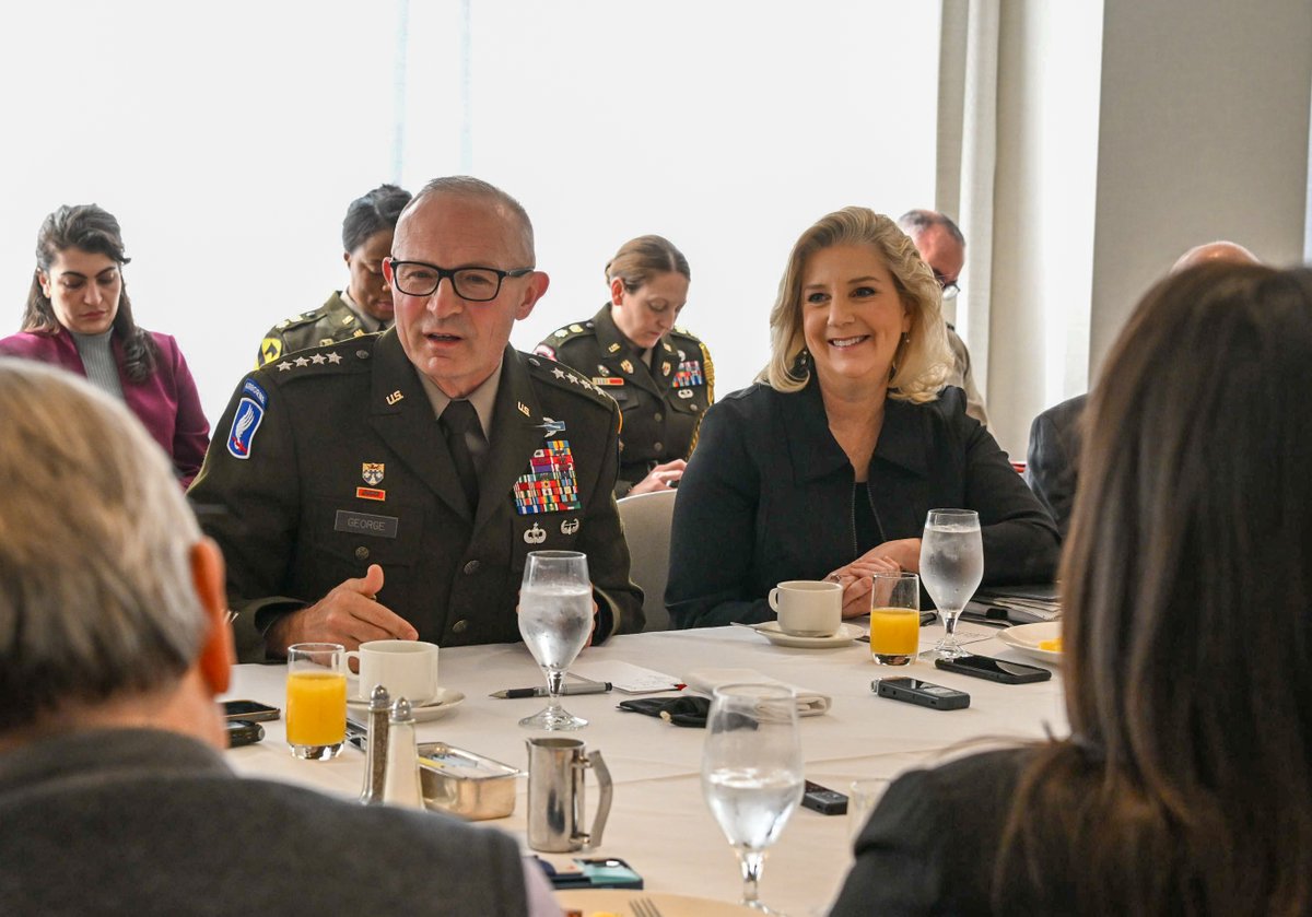 Today at a Defense Writers Group event, GEN George & I explained how lessons from Ukraine & elsewhere are informing how we transform the @USArmy's force structure, weapon capabilities, & recruiting enterprise to meet the needs of tomorrow's battlefield today.