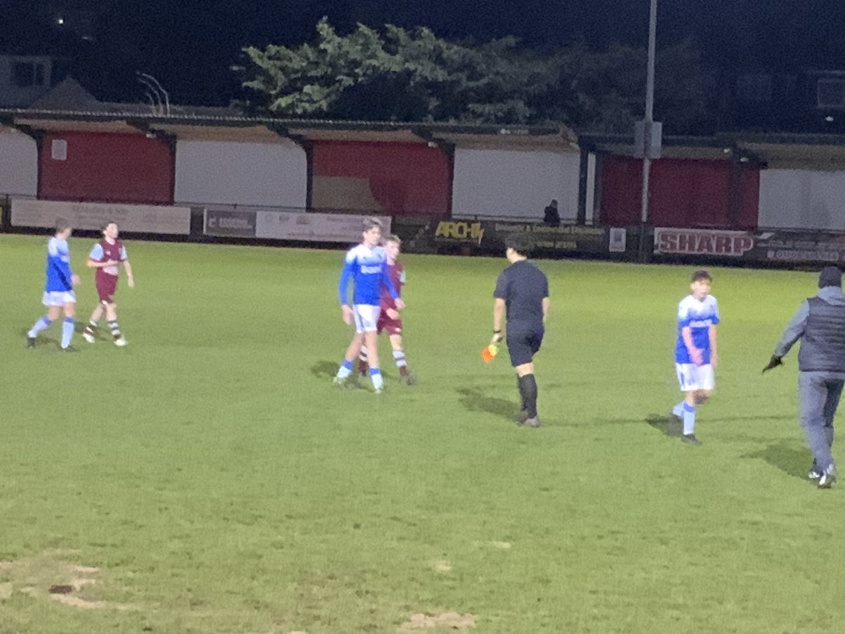 West Ham 3 - 4 Gillingham beating a Cat 1 Academy and Evan was insanely good and easily mom 🙏🏻 and as soon as the game finished the West Ham coach made a beeline for him and said to him you were excellent tonight son 🙏🏻 what he said to his Gills coach stays stumm 💙 🙏🏻