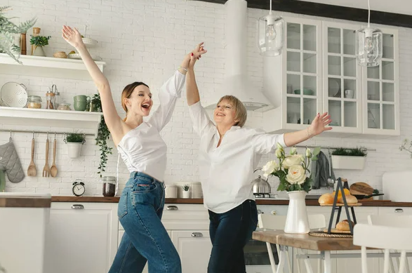 Leap for joy this leap year in your new kitchen! We offer a variety of appliance packages within a wide range of brands and products. Call us at 616-288-1020 or stop into one of our interactive showrooms in Grand Haven/Grand Rapids to find the kitchen appliances of your dreams.✨