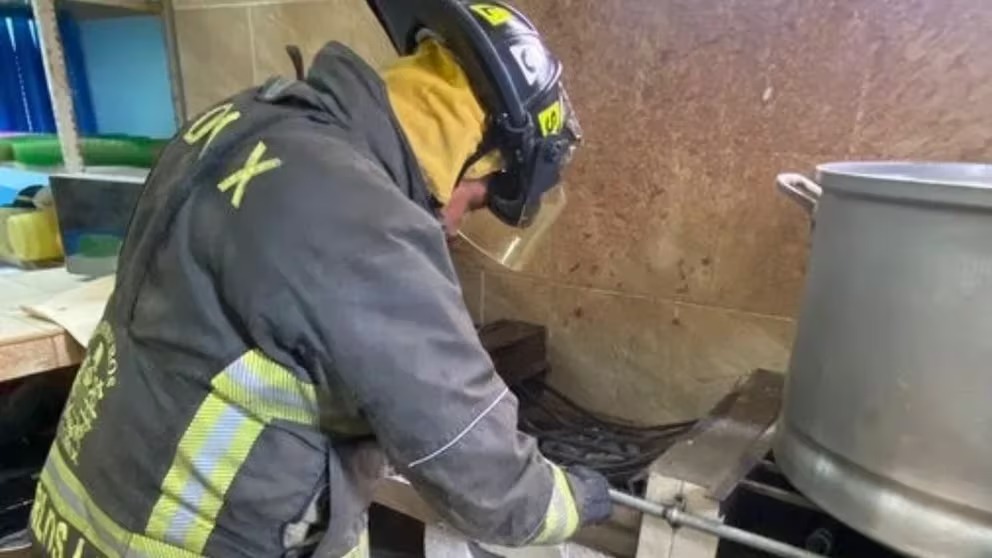 MichelleDupotex's tweet photo. No hay detalles específicos sobre la causa de los incendios en Azcapotzalco y Álvaro Obregón, pero de acuerdo con información de medios locales, el incendio en Azcapotzalco pudo haber sido por una fuga de gas. https://t.co/e5mGHEiBIY