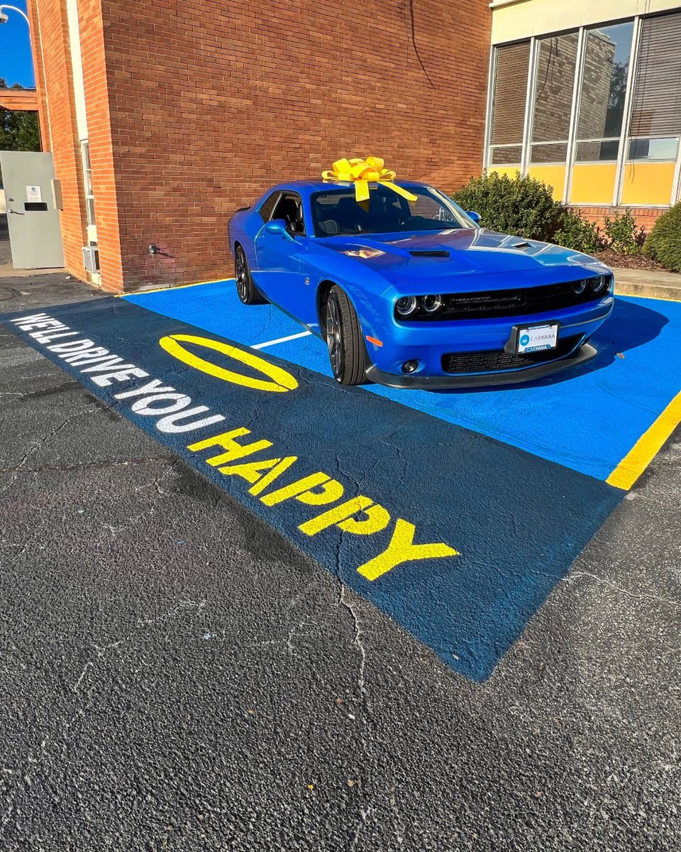 Carvana's tweet image. We love a blue on blue motif 👀 💙
