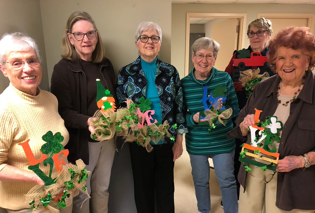 The Manor at York Town's crafty residents are at it again!  Lead Housekeeper and crafting enthusiast, Sharon, guided residents through colorful St. Patrick's Day Décor.