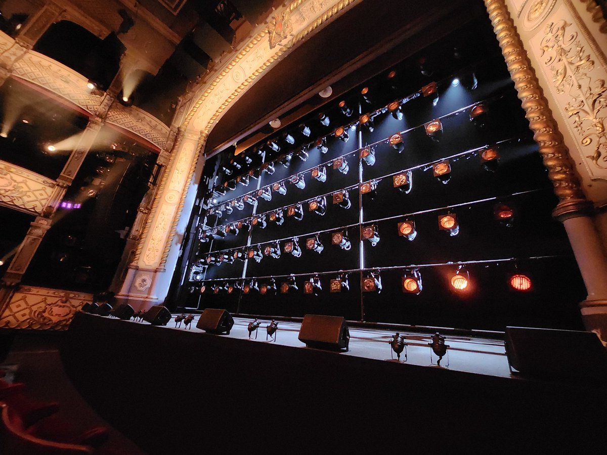 What a show!
<a href="/liveaidmusical/">Just For One Day | The Live Aid Musical</a> #JustForOneDay
Outstanding performances, amazing tech, superb band. Spine tingling!