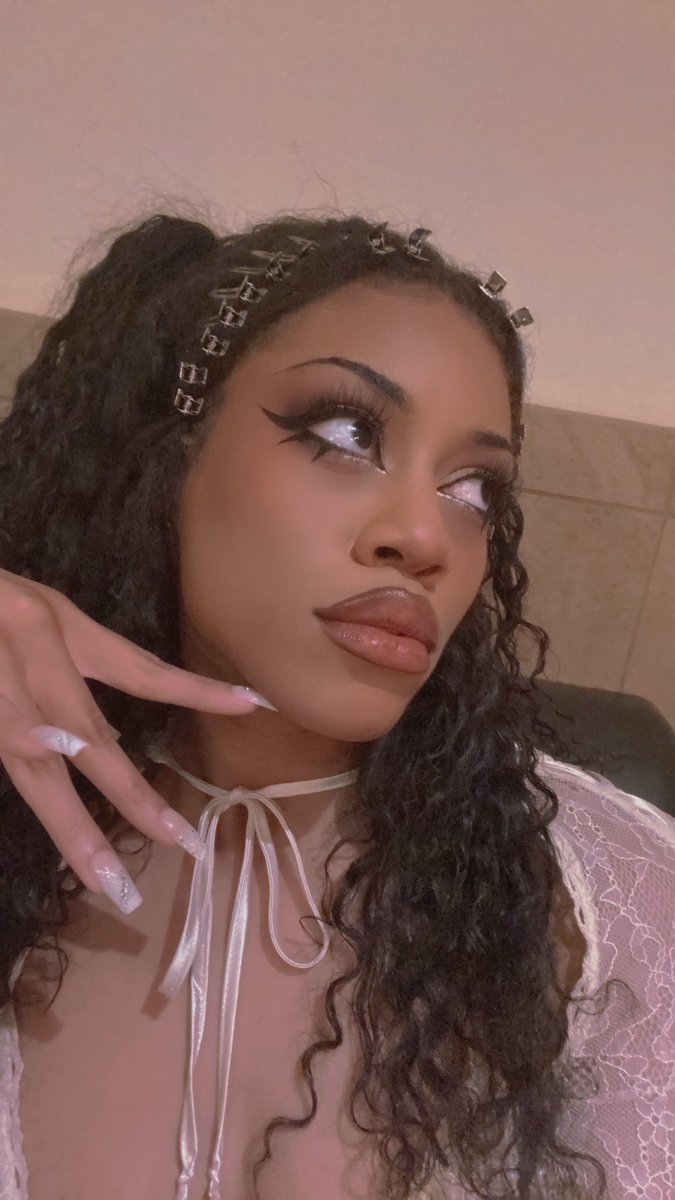 KingKangTerry99's tweet image. Seeing Chinaurrrrrr and Shaurrrrrn today in this very stunning dress🤪 ✝️✝️✝️ feeling like an apparition🤍 #crosses