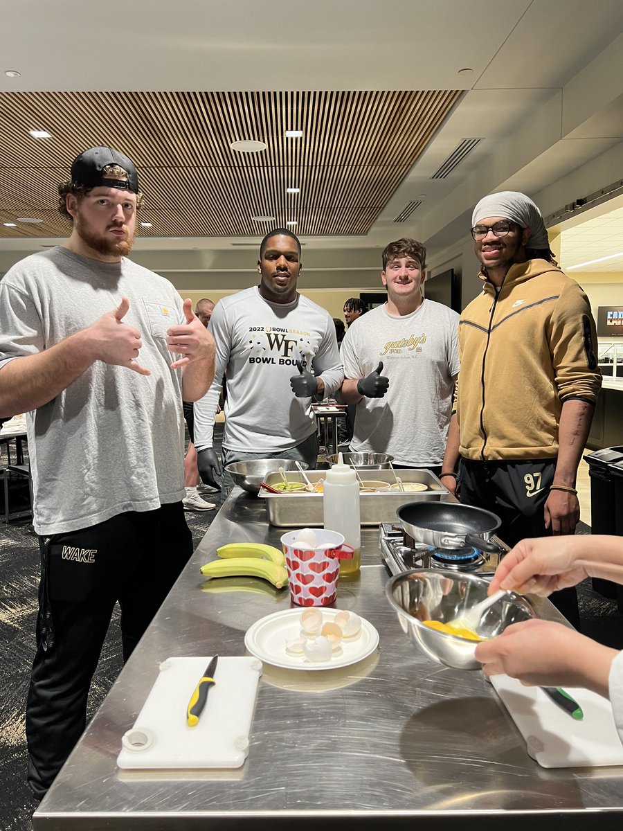 👀 who’s back… Its’s episode 4 of Cooking with the Deacs 💛🎩🏈🍳 Tonight’s theme: BRINNER 🍳🥞🥔🧃