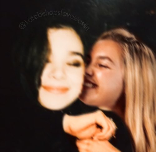 𝙄 𝙙𝙤𝙣'𝙩 𝙬𝙖𝙣𝙣𝙖 𝙗𝙚 𝙮𝙤𝙪𝙧 𝙛𝙧𝙞𝙚𝙣𝙙...
                             ... 𝙄 𝙬𝙖𝙣𝙣𝙖 𝙠𝙞𝙨𝙨 𝙮𝙤𝙪𝙧 𝙡𝙞𝙥𝙨