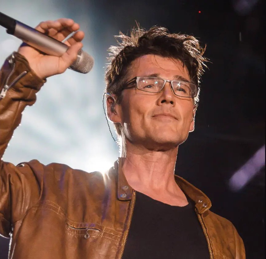realmissverse's tweet photo. @OMGIluvthatsong @Wurzlar75 @PaulAlexandria A-ha former lead singer Morten Harket still performing at least as of a couple of years ago (had a problem with severe laryngitis), still great looking. https://t.co/FyUjKsroLT