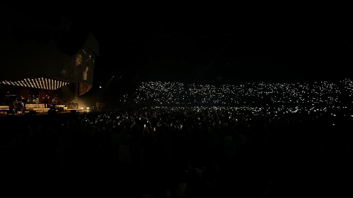 niallontours's tweet photo. The crowd tonight at #TSLOTBirmingham 

via @liv_liv_liv__ https://t.co/3qHFvoiXsO
