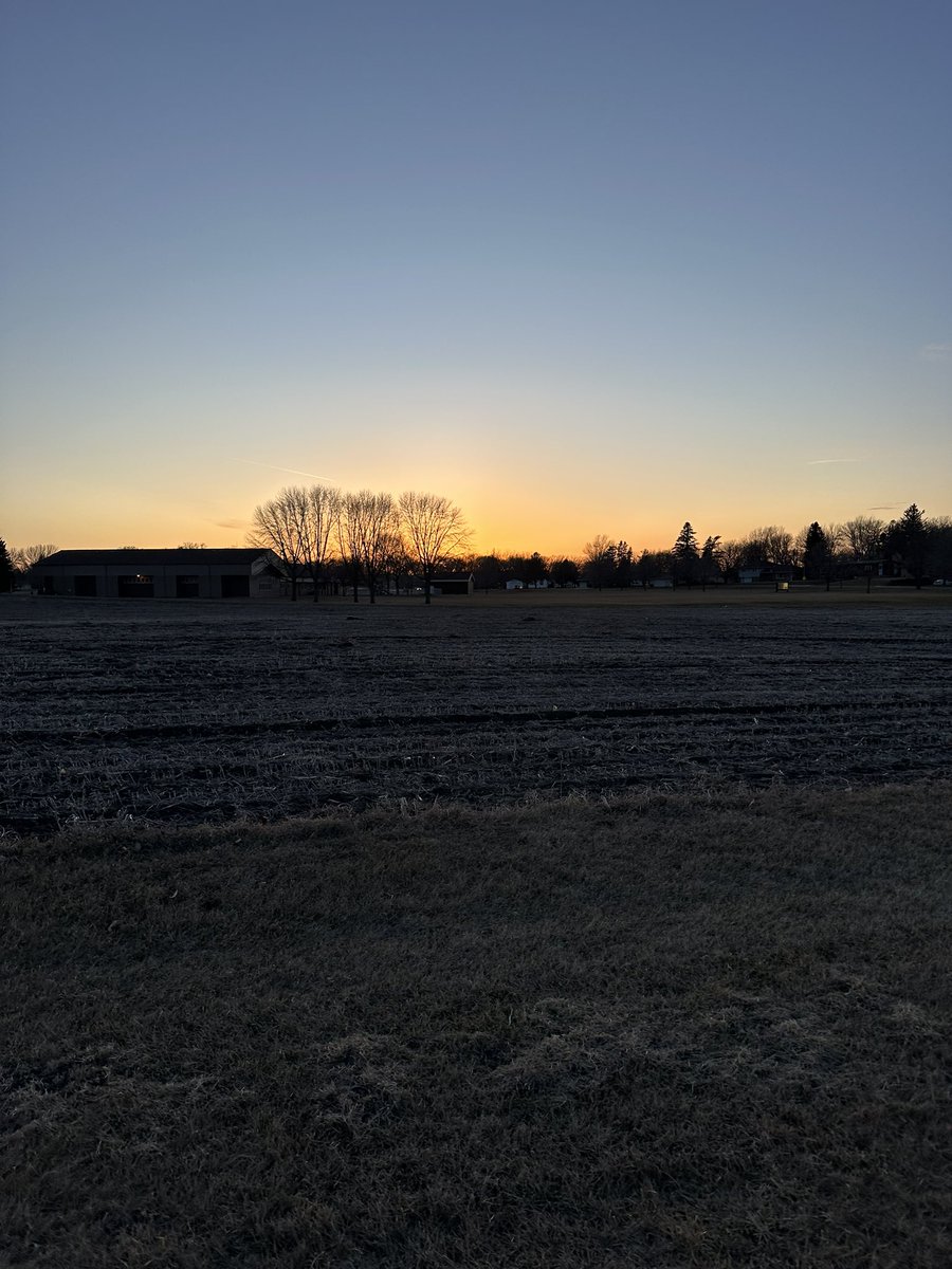 logankelly231's tweet photo. What a difference a day makes 68° and sun yesterday, Snow and below 0° windchill today! https://t.co/s4snhXcG9L