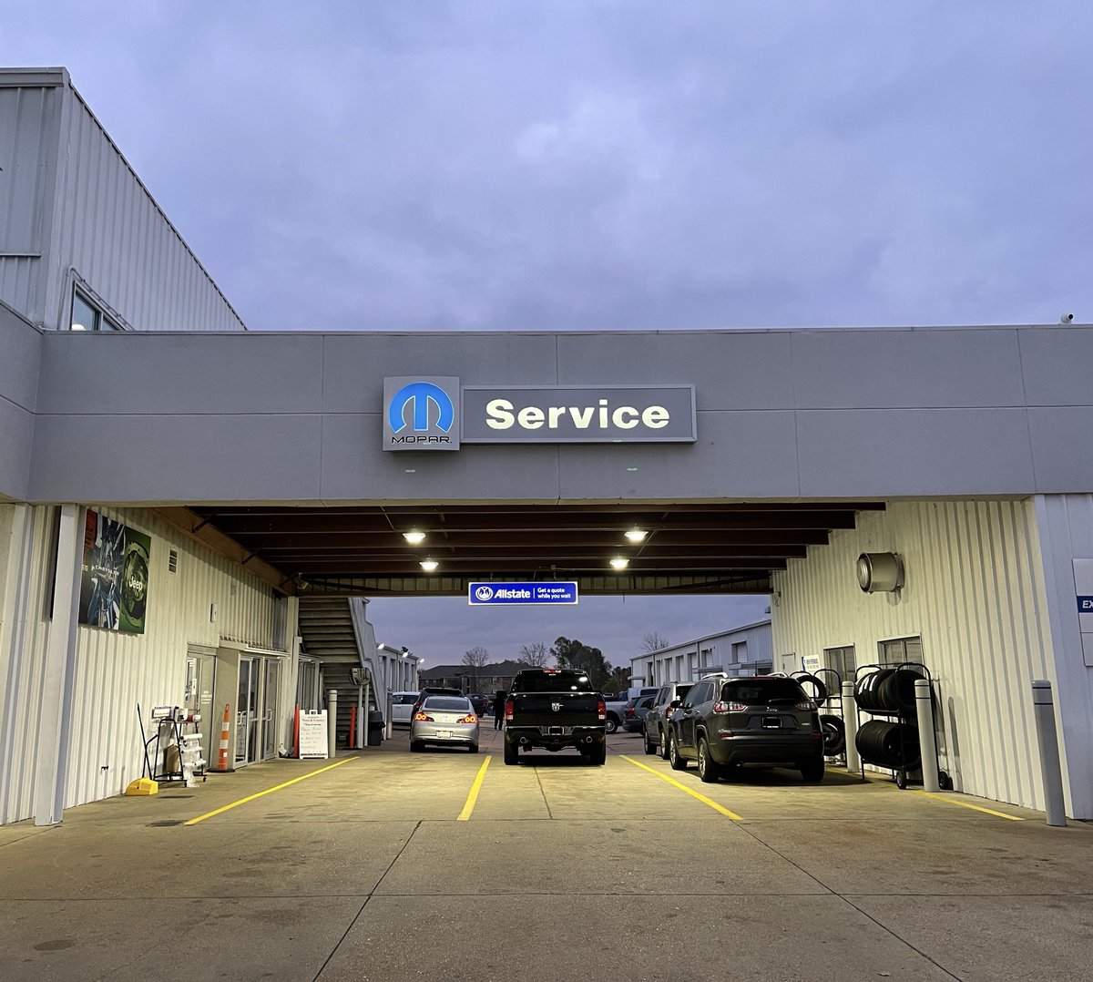 HebertsTAC's tweet photo. 💸⌚️ Did you know you can finance your service costs? Major repairs can be intimidating, but you can pay over time at Hebert's! 📄 There's no hard credit check and there's a 90% approval rate: https://t.co/uerdjI85s1 https://t.co/MhrOHMDKWQ