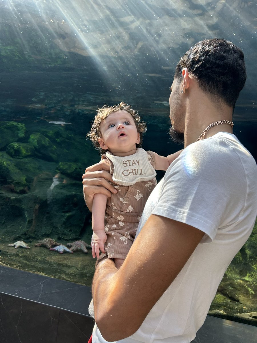 kainpme's tweet photo. My lil man’s first time at the zoo 🦓 https://t.co/e5z5ncGvek