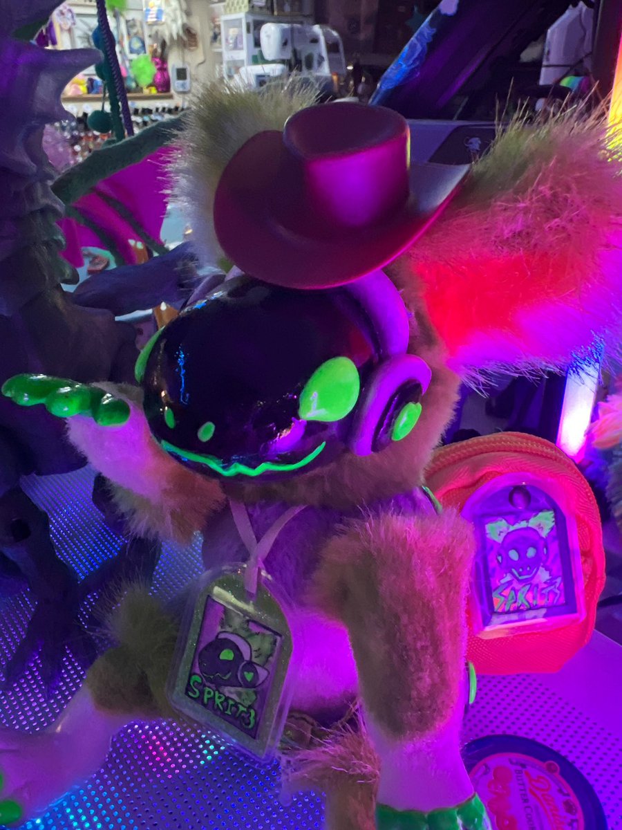 malytwotails's tweet photo. For #ProtogenDay Iโm making a tiny cowboy hat for Sprit3 so he can fit in at TFF next month
Ready2yeehaw https://t.co/mxnZY8N317