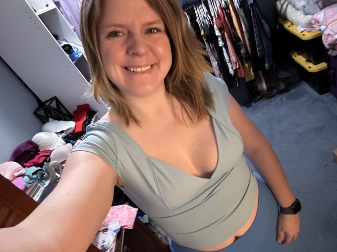 Comment your age below, I&rsquo;m curious. ❤️❤️ https://t.co/cbGmkPJ68g