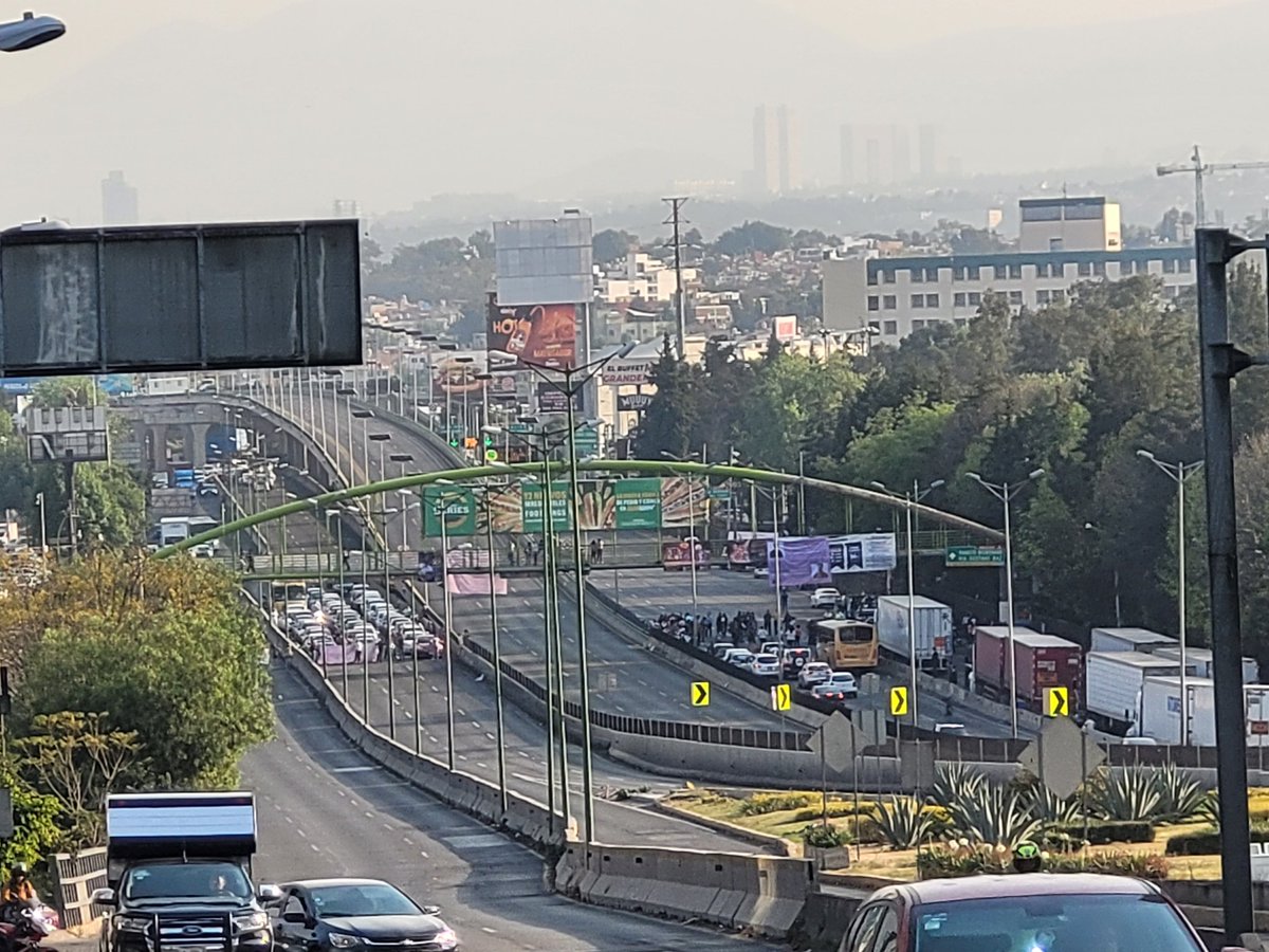 svin_mx's tweet photo. Bloqueado Periferico Norte ambos sentidos Altura Naucalli https://t.co/j0e7VHUwO1