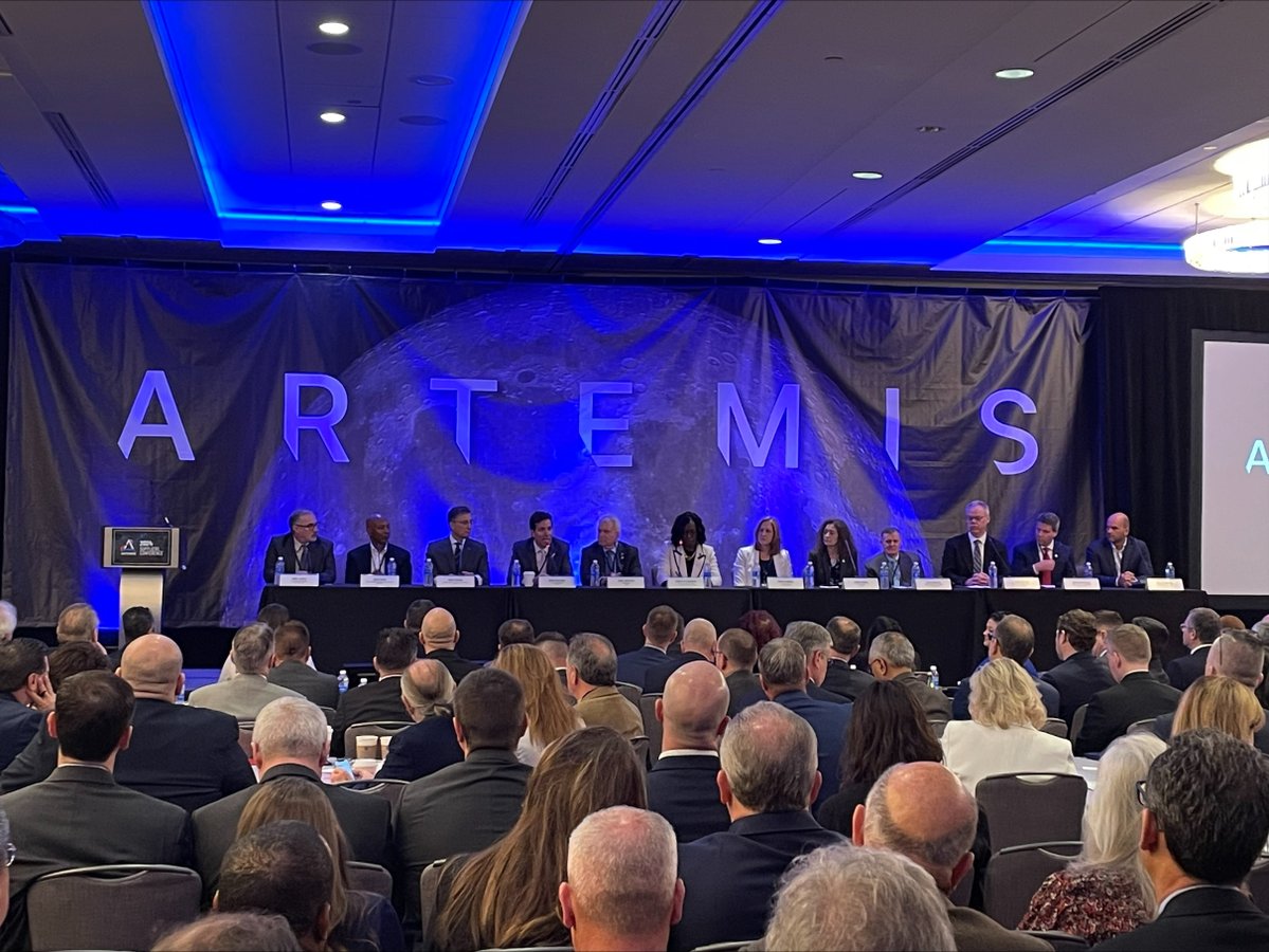 .@NASA's Lakiesha Hawkins joined all 11 #Artemis prime contractors for a history-making panel today. Artemis gives our country something to stand behind, work toward, and cheer for — and humankind will reap the benefits that come from our expansion into the solar system.