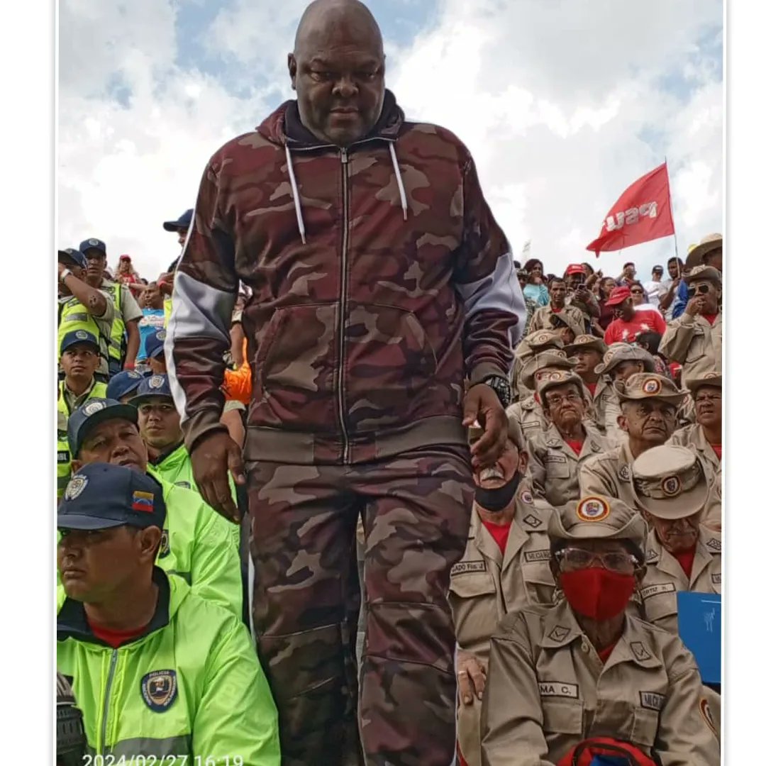 MPV_Guarico's tweet photo. #VenezuelaAbreCaminos entregando las propuestas de las 7T a nuestro Presidente @NicolasMaduro. Más de 43 movimientos sociales desplegados en el debate de las 7Transformaciones. Junto a Nuestro Alto comisionado presidencial por la paz y la vida @vargas_mimou 
@fundacion_mpv https://t.co/RwNpFfQO9F