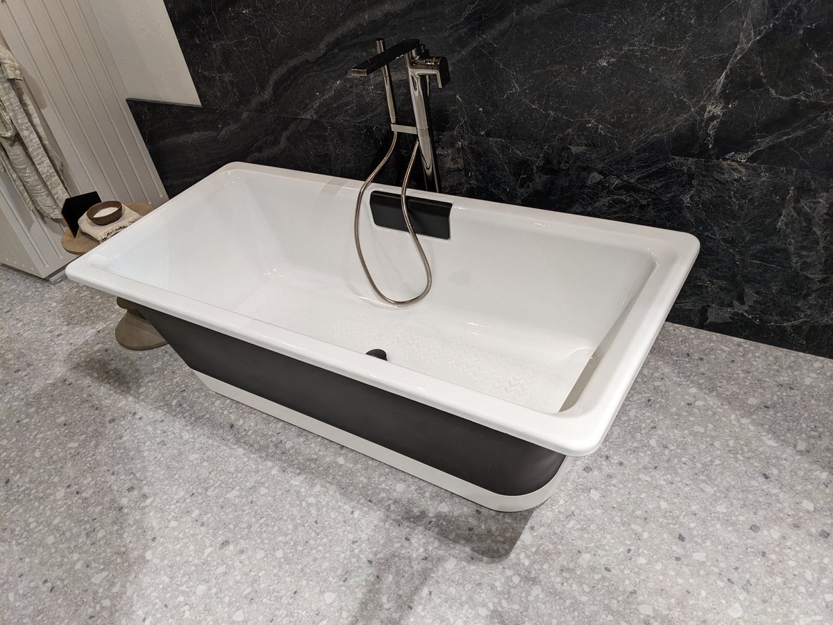 contractormag's tweet image. The new Velute tub from @Kohler in dramatic black and white #KBIS2024