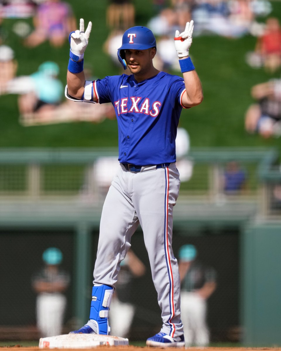 Rangers's tweet photo. Another dub vs. the D-Backs. https://t.co/0OxodsjI5z