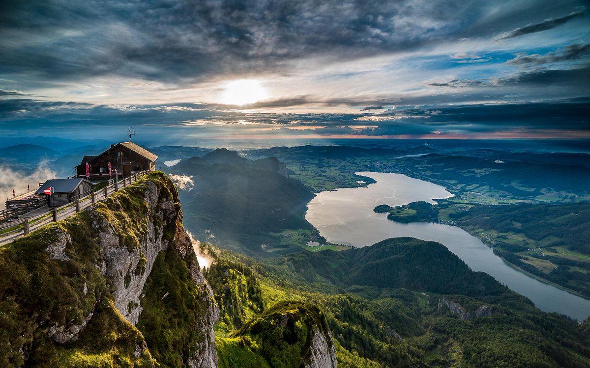 GermanicF1776's tweet photo. Schafberg mountain in Austria 🇦🇹

Would you stay here? https://t.co/0nPGFSz0L3