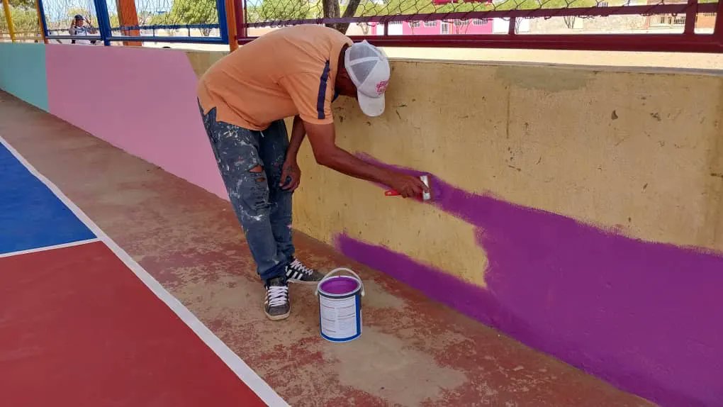 GMBNBT_NE's tweet photo. #27Feb24
Abordaje integral en las #CanchasDeportivas asignadas dentro del marco #PlanCanchaTricolor; recuperando la Cancha Deportiva de Usos Múltiples Fidel Romero contribuyendo en las mejoras de las áreas recreacionales para los jóvenes del sector La Lagunita, Mcpio Diaz https://t.co/JyFk04PC6n
