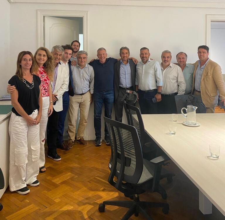 Intensa reunión con el diputado Monzó donde le presentamos la imperiosa necesidad de no seguir dilatando las medidas que necesitan las pymes, los emprendedores y el campo. <a href="/Rodolfollanosok/">Rodolfo Llanos</a>