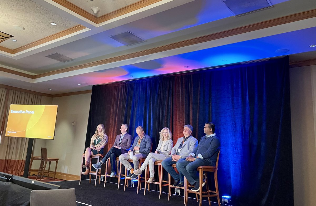 #ringcentralsummit <a href="/RingCentral/">RingCentral</a> executive panel discusses growth opportunities and market differentiators #AI #CX #UCaaS