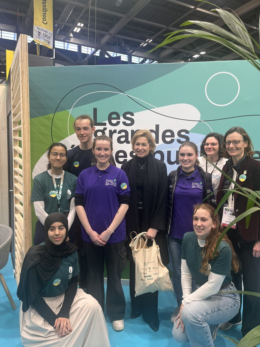 Nathalie Delattre (@n_delattre) on Twitter photo 👨🏫 Échanges passionnants avec de jeunes étudiants d’<a href="/AgroParisTech/">AgroParisTech</a> & <a href="/BdxSciencesAgro/">BordeauxSciencesAgro</a>. L’enseignement agricole est une filière d’excellence à promouvoir partout dans nos territoires et auprès de nos jeunes car il offre de très belles perspectives. Nous pouvons être fiers d’eux ! 👨🏫 Échanges passionnants avec de jeunes étudiants d’<a href="/AgroParisTech/">AgroParisTech</a> & <a href="/BdxSciencesAgro/">BordeauxSciencesAgro</a>. L’enseignement agricole est une filière d’excellence à promouvoir partout dans nos territoires et auprès de nos jeunes car il offre de très belles perspectives. Nous pouvons être fiers d’eux !
