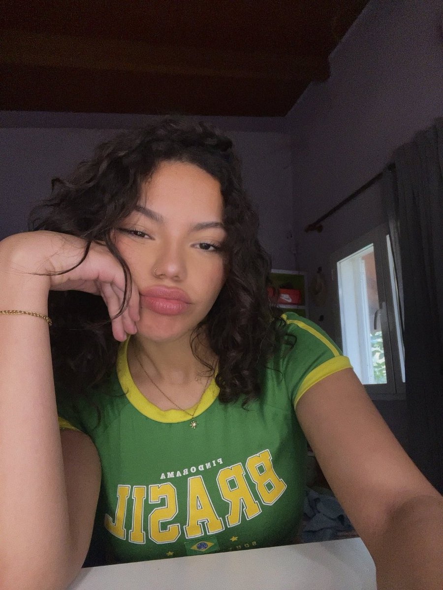 brendasumer_'s tweet photo. Las guapas tenemos el pelo rizado https://t.co/KHqy2K7ubV