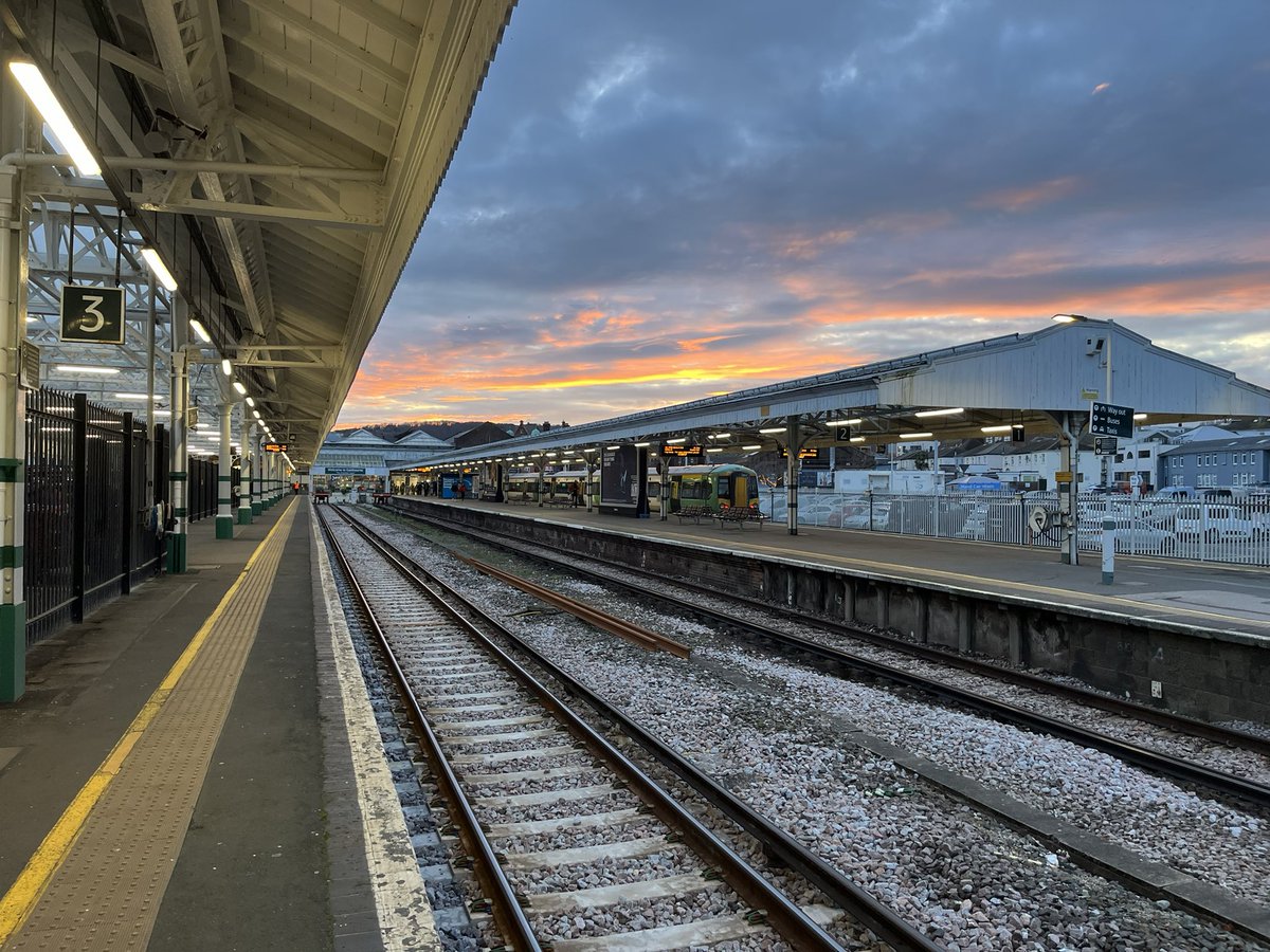lewisbgibbs's tweet image. A lovely couple of days at Eastbourne to finish off the set before my (railway) weekend. Back at the Heath early on Friday (Monday) morning

Happy Tuesday!
#DispatchersOfTwitter