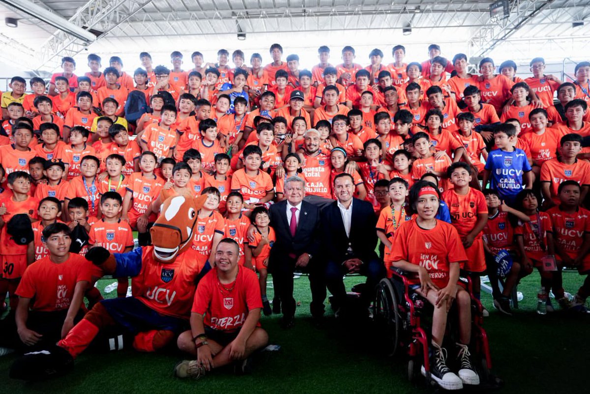 Hoy en la presentación oficial de Paolo Guerrero a nuestra afición trujillana, divisiones menores y patrocinadores. Estoy seguro que como él mencionó, dará el máximo esfuerzo por nuestros colores y por nuestra ciudad. ¡Fuerza Vallejo!