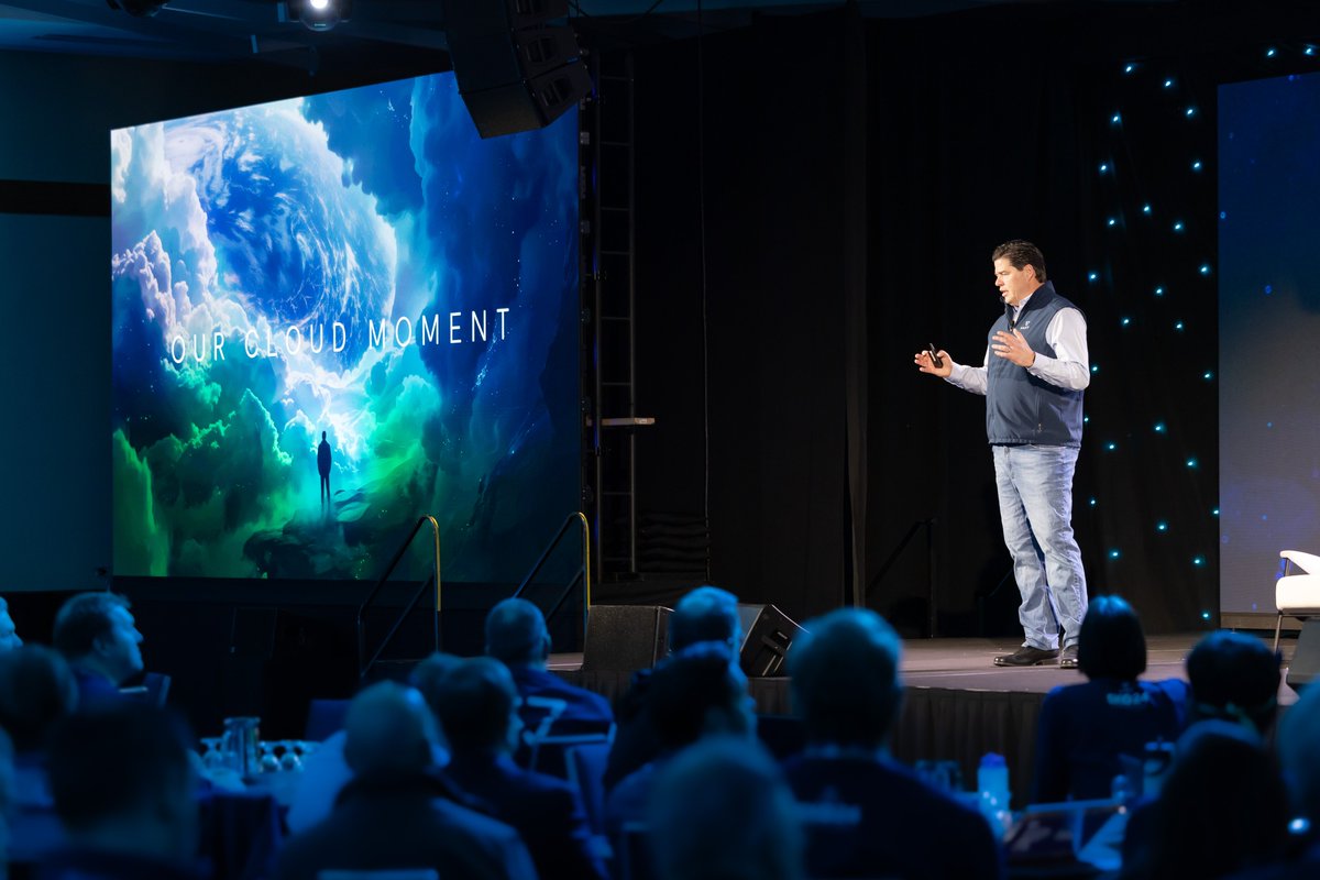 It's time to go BEYOND at VAST SKO24! 🚀👨‍🚀 The first half of the day was spent welcoming #VASTronauts to the Beyond, how we will continue to go Beyond Limits, and a Fireside chat with @astro_timpeake to discover the Universe Beyond. Thank you Tim for sharing your inspiring