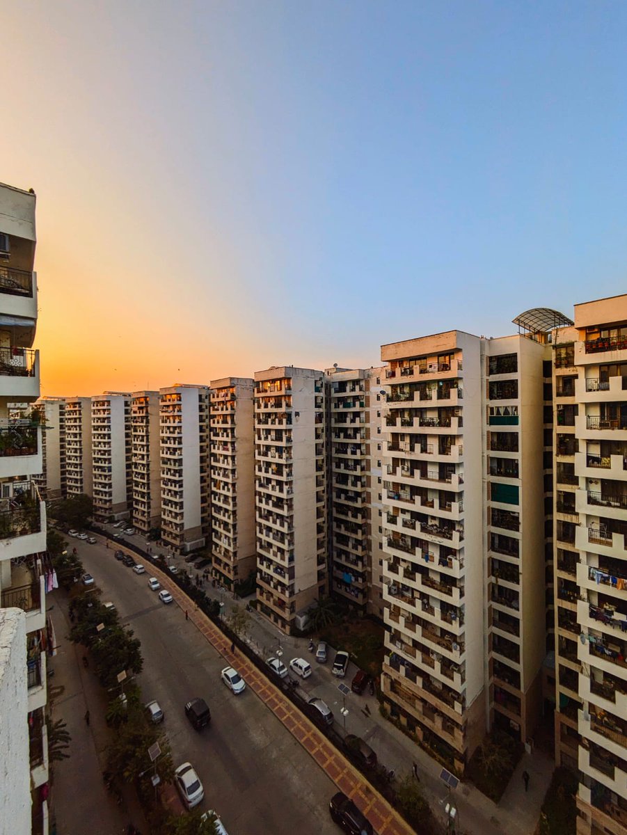 CreativeCanvaas's tweet image. Adding sunset effect to my photos!
Stay tuned for the tutorial! 
#SunsetMagic 
#LightroomEditing
#PhotoTips