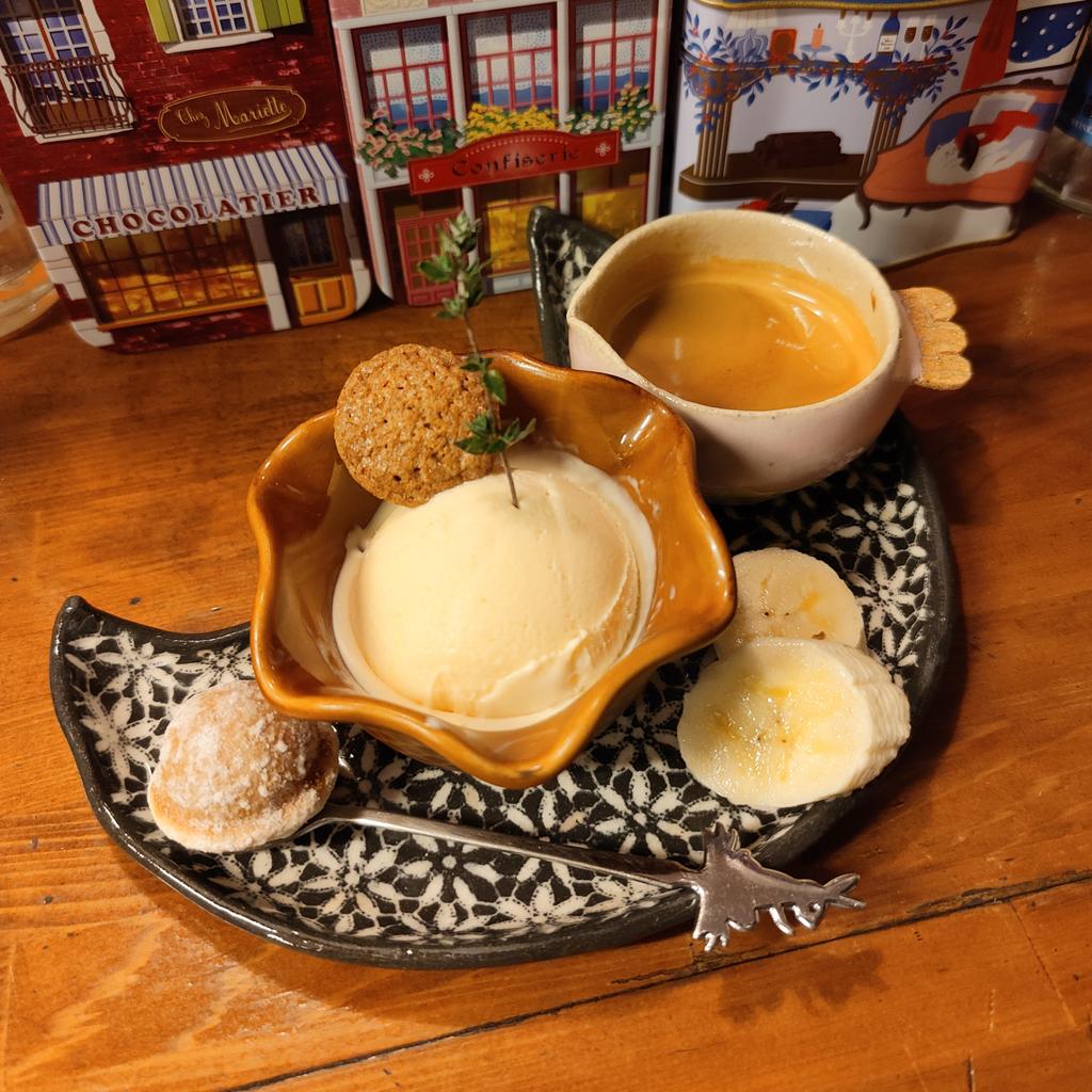 sasasacafe's tweet photo. 壁画制作のため、さささカフェしばらくお休みします🐰🎨4月再開予定です🌟みんな達者で暮らせ〜〜👋👋👋 https://t.co/3Y0eV9jxEb