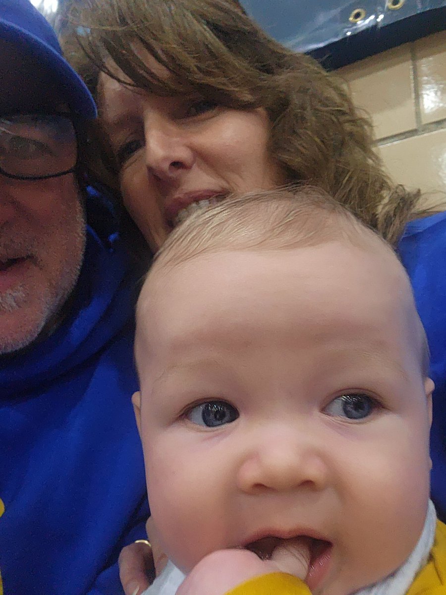 DozzzzzEric's tweet photo. Gonna try cheer on his uncle tonight in sectionals! #GoSV https://t.co/Re32RbDjOH