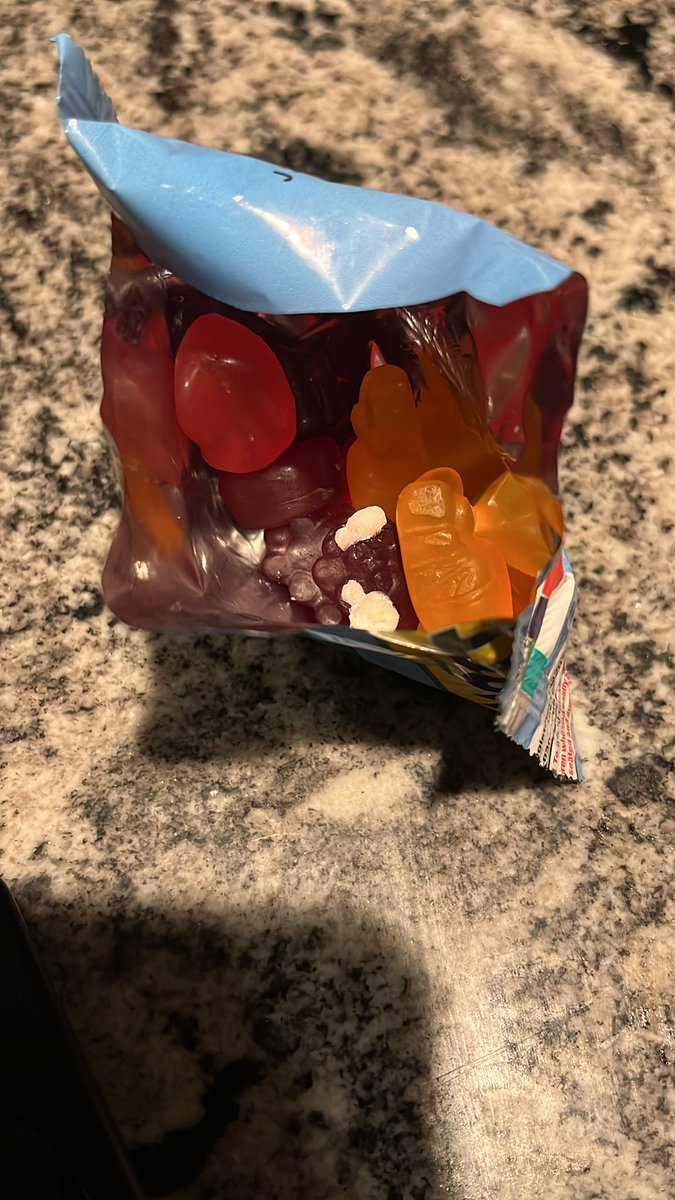utopian36's tweet photo. @GeneralMills @Motts @Costco 
Found mold in the fruit snacks and I have no idea if my kid ate some of it. 
How is this acceptable ? https://t.co/5Xf6iXc7Xz