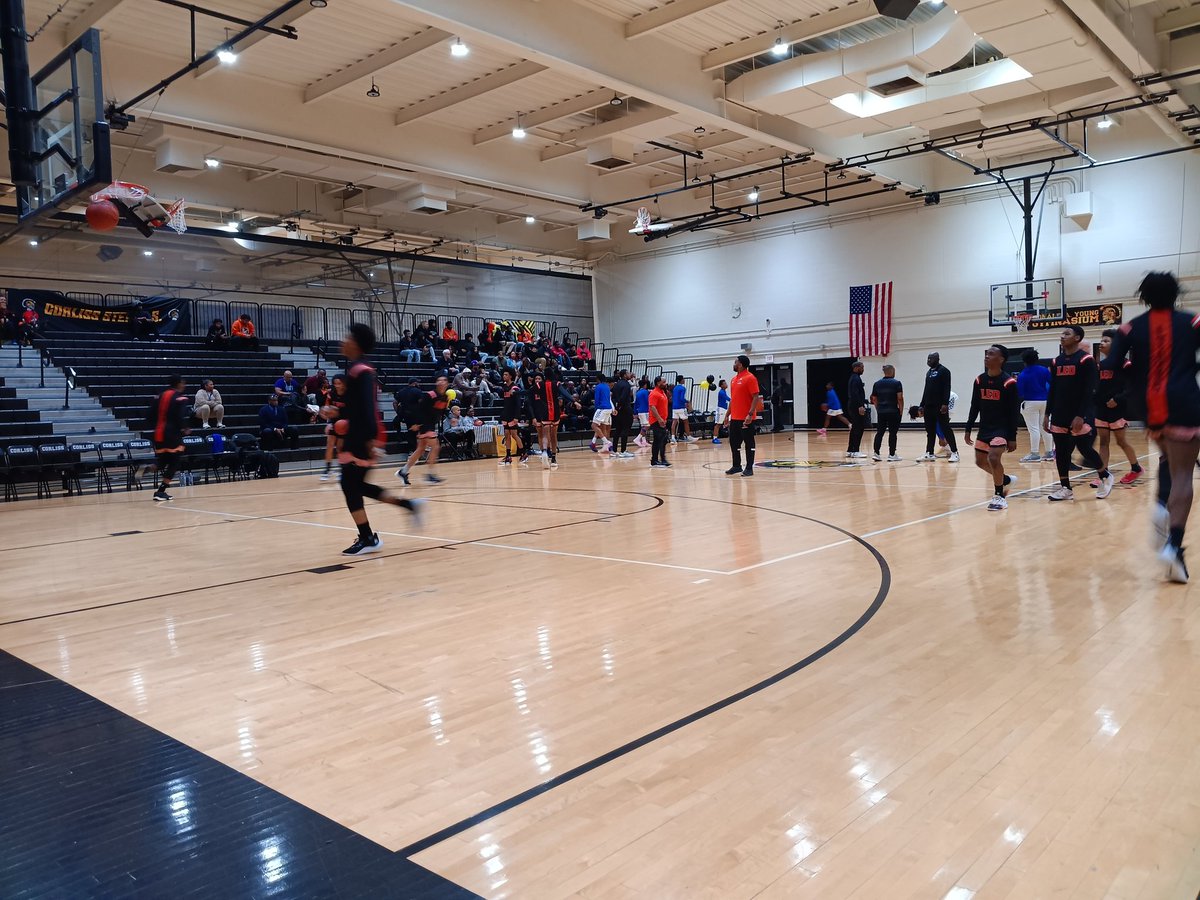 Tim_OBrien10's tweet photo. Leo vs Phillips coming up at 6 in a Class 2A Corliss sectional semifinal. Stay tuned! A personal note; checking off a new school/gym. So I've got that going for me. #WhichIsNice https://t.co/hhwtZvQppY
