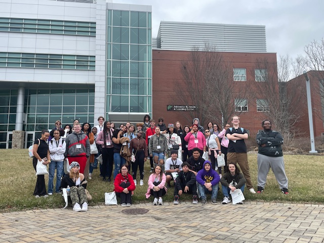 Middletown City Schools (@middletownoh) on Twitter photo ✍️ While juniors at <a href="/MHSMiddieTweets/">Middletown HS</a> took the ACT, freshmen, sophomores, & seniors visited either a museum, college, or local business for our Experiential Learning Day, designed to broaden horizons, enrich their educational experience, & provide career & college opportunities. ✍️ While juniors at <a href="/MHSMiddieTweets/">Middletown HS</a> took the ACT, freshmen, sophomores, & seniors visited either a museum, college, or local business for our Experiential Learning Day, designed to broaden horizons, enrich their educational experience, & provide career & college opportunities.
