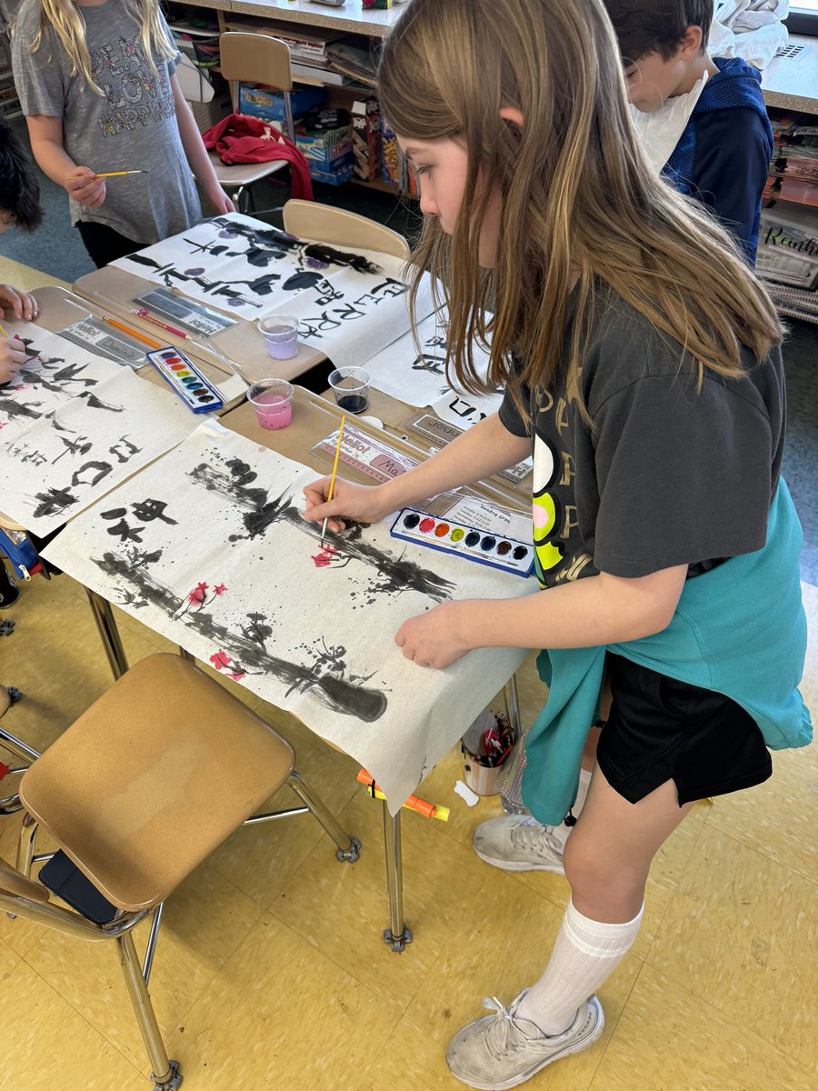 A wonderful art appreciation focusing on the art & technique of Chinese Brush Painting! Thank you always to our wonderful parent volunteers, we are always so grateful! #fa58share #dg58pride