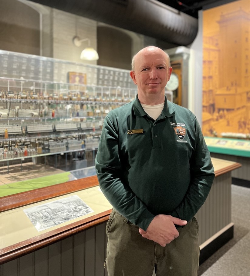 We're shining a spotlight on volunteer Robert Gosselin! 

Robert shares the captivating stories of Lowell with visitors, embodying his love for education.

To learn more about Robert, visit go.nps.gov/1uwvah!

#LowellNPS #LikeLowell #YourParkStory #NPSVolunteer