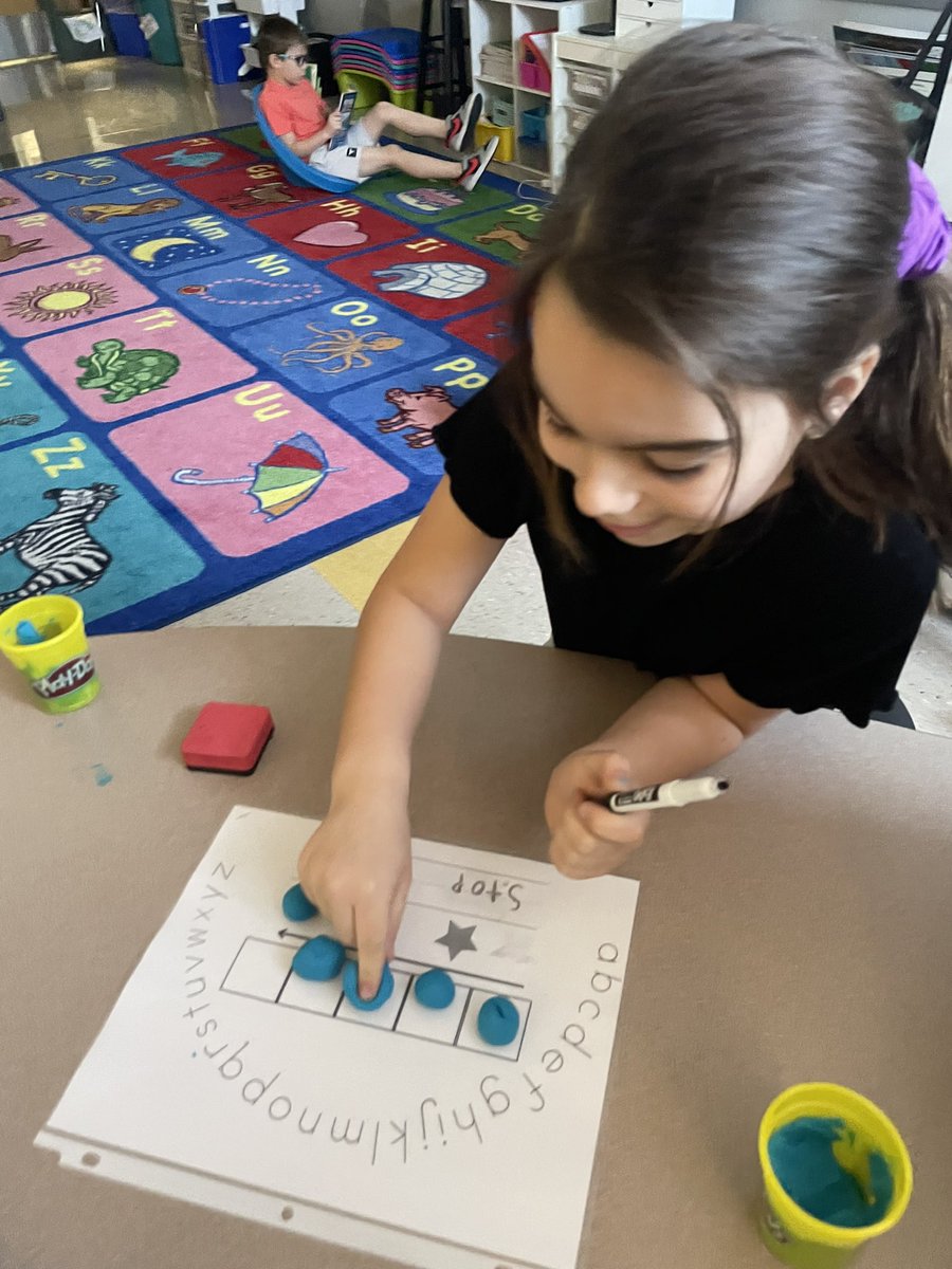 Using resources from the Share Fair PD!! Thank you SO much <a href="/LitCoachZak/">Katie Zak</a> <a href="/kklitcoach/">Katelyn Kennedy</a> <a href="/laura_cento/">Laura Cento</a> Liz Peterson for making our decodable lessons so much fun!! ❤️📚#WeAreDuello #WeAreWentzville