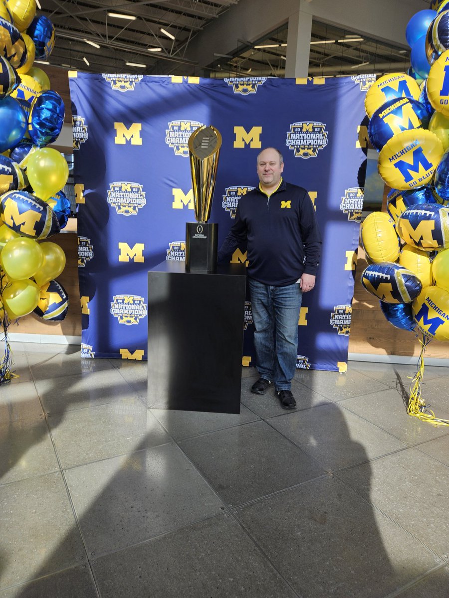 Wiski21's tweet photo. @swankywolverine I got to see that trophy up close yesterday at work.  It's was real and earned. https://t.co/EKs3xi8MUd