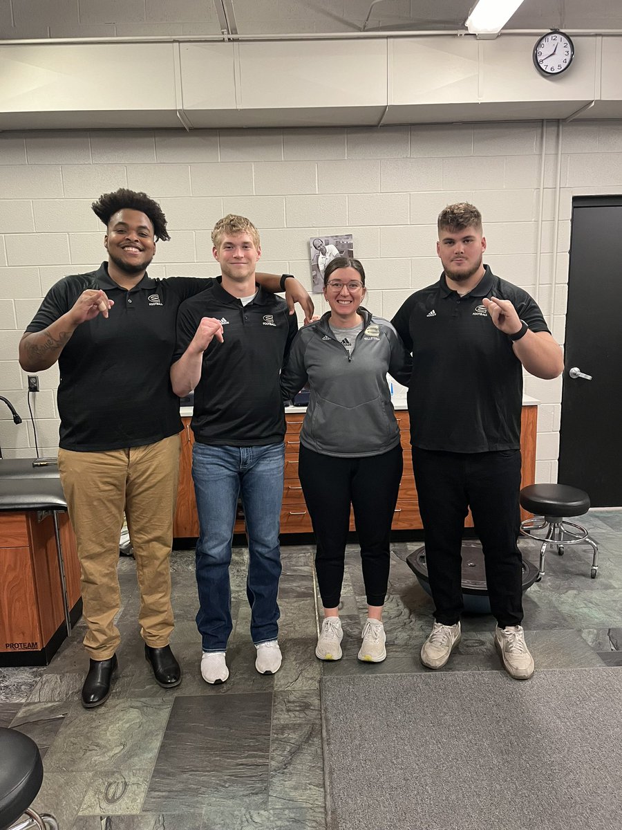 Successfully dressed! <a href="/esuhornetsfb/">ESU Hornet Football</a> #hornetedge