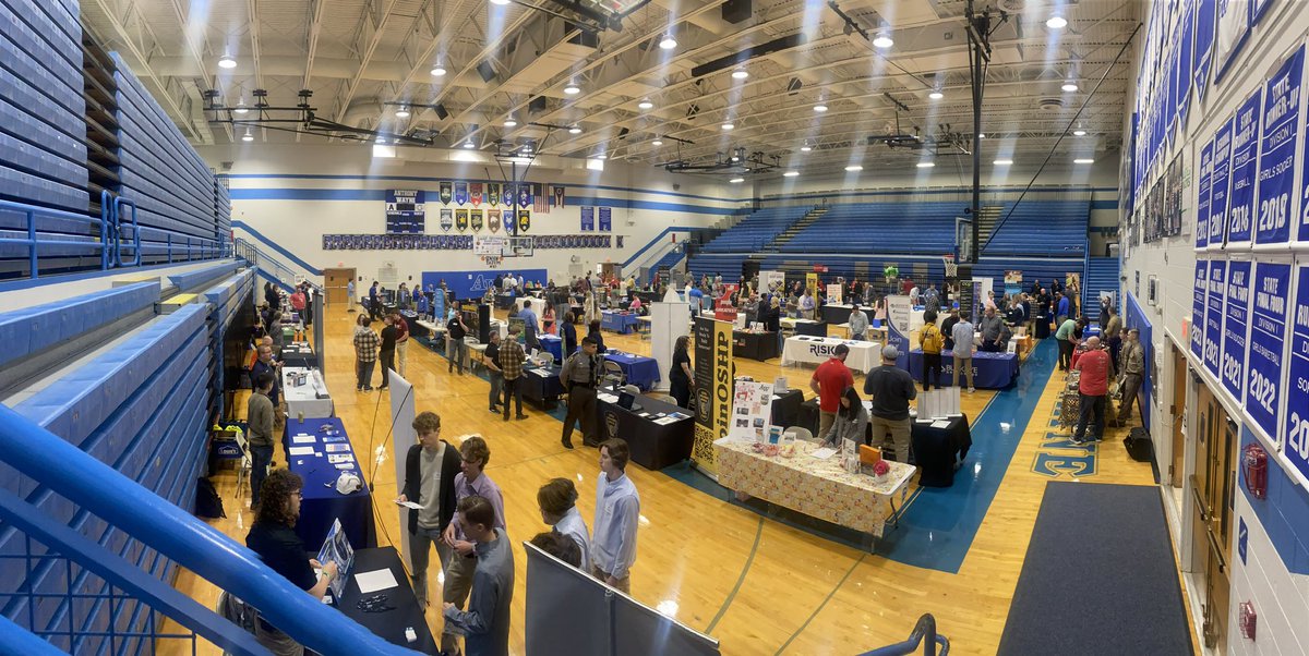 SBuckenmeyer's tweet photo. We had an amazing career fair today @awlshs! Thank you to the over 70 businesses partners, places of further education, and military for your support! Stay tuned for information on the new program #awgeneralsnetwork https://t.co/i3EHy9WYPP