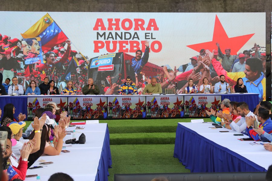 #27Feb | Pdte. <a href="/NicolasMaduro/">Nicolás Maduro</a> se sumó a la propuesta de avanzar en la Ruta 7T. Avanzar en la Agenda Concreta de Acción, en todos los niveles, a ser presentada el próximo 19 de Marzo. Vamos todas y todos juntos a su construcción!

#VenezuelaAbreCaminos #ÚltimaHora