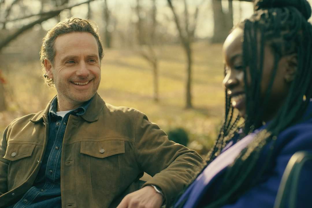 Rick aún después de años de distancia soñaba con Michonne, hasta que se encontraron 🥰😍😭 conchalalora que emoción #TWDTheOnesWhoLive