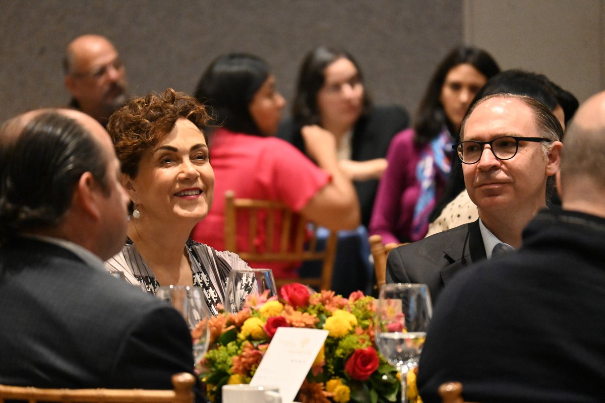 FerLlergo's tweet image. ¡Con gran ilusión participé en la segunda sesión de nuestra campaña #ProyectosDeVida! 🌟

La iniciativa tiene el objetivo de becar jóvenes, ayudándolos a alcanzar sus sueños y metas. 

¡Únete a esta aventura!