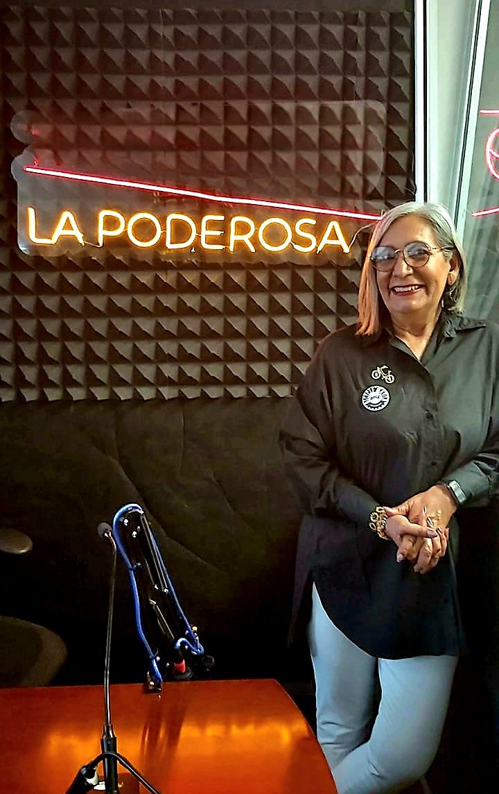 lamange1's tweet image. Agradezco a @OraliaAcostaG por la invitación a #LaPoderosa Un gusto compartir micrófono 🎙en tu noticiero Saludos @sergiovallep ✌️#BicycleMayorHermosillo ♀️ 🚲 Hablemos de #Movilidad