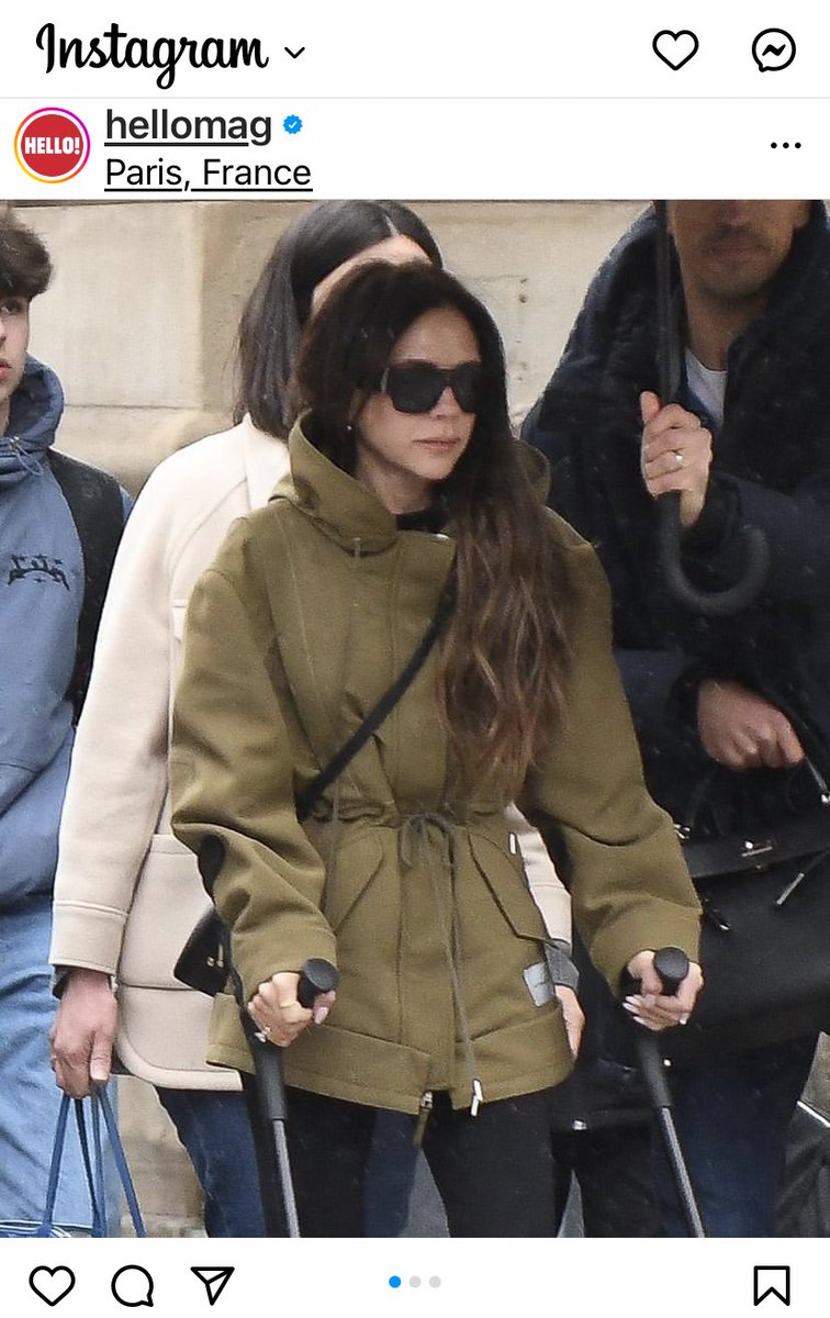 BaronessBruck's tweet photo. 🚨BREAKING‼️

First sighting of Kate Middleton 📣 — After +60 days unseen, the Princess has broken cover, and appeared in public to thank everyone for their good wishes &amp; kind messages 🤣

#Crutches #Paris #FashionWeek #PoshPrincess #SameDifference https://t.co/tskTPi7XT3