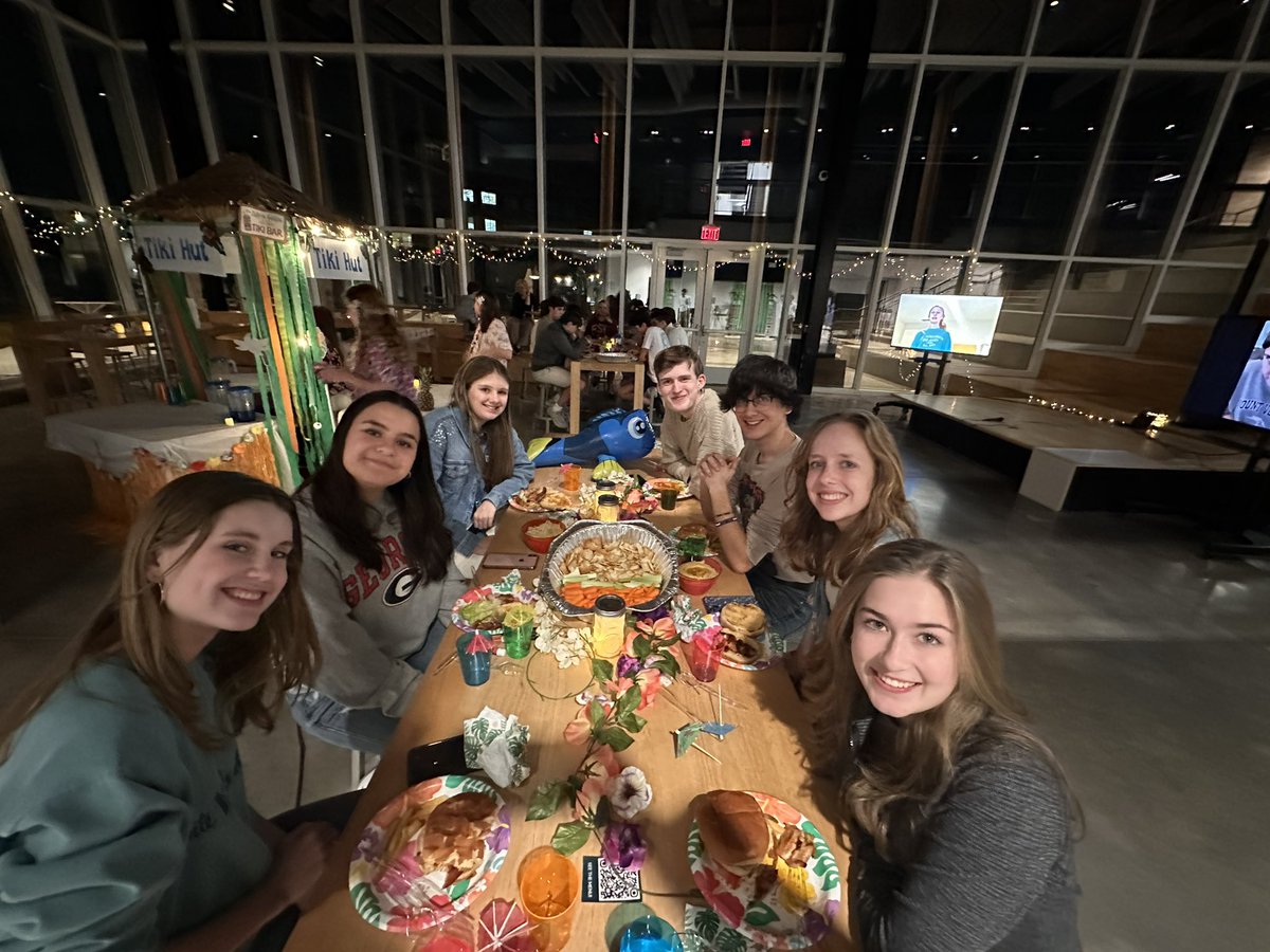@TheMViD G9s did a great job with their first huge #studentled event: Senior Dinner! This year’s theme, Memory Island, had amazing games, decor, & food, AND they pulled it off with almost no help from teachers. Nothing better than a night of #studentagency, #pbl, & good friends!