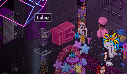 CubozHb's tweet image. Primeira vez festa @MeuHabblet fazendo #Habblet15Anos 💜